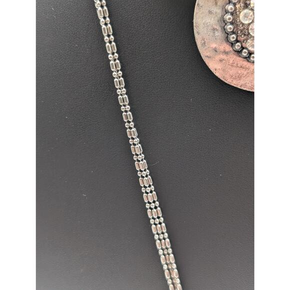 Lot of Three Silver Tone Boho & Chain Necklaces - Picture 3 of 8